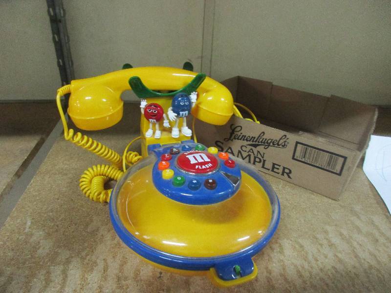 lot 45 image: M & M Phone