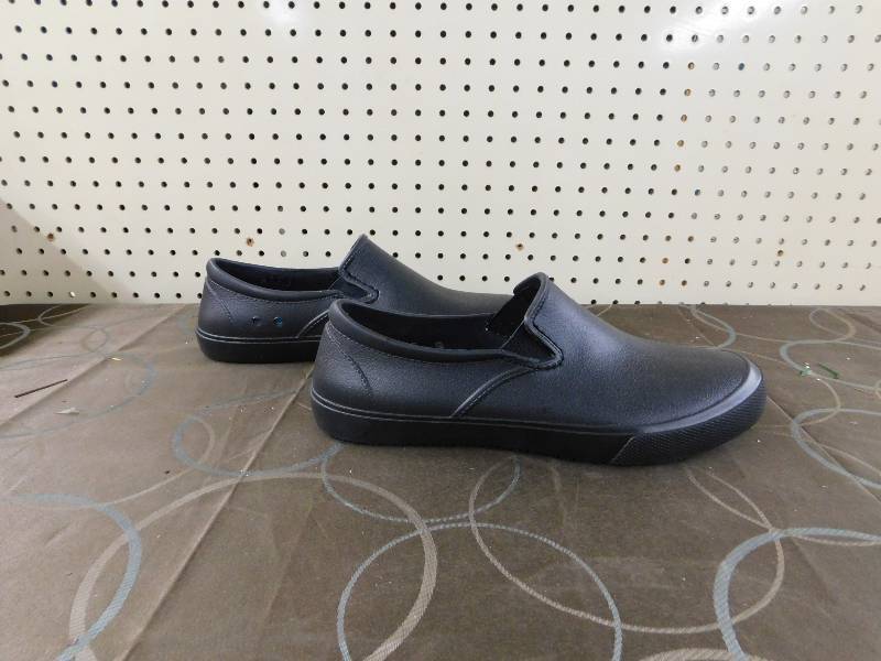 lot 210 image: Dr.Scholls Womens Spire Work Black 11, MSRP $39.99