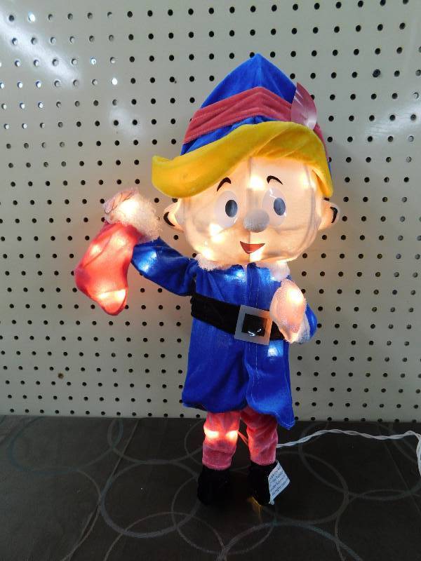 lot 246 image: 18 Hermy Yard Art, MSRP $39.99