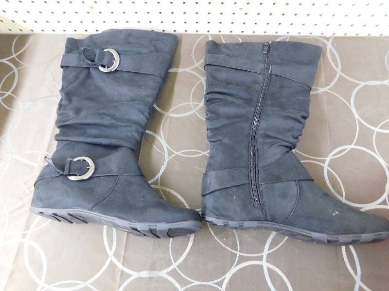 lot 223 image: J. Collection WM Wide Calf Slo Black 11, MSRP $104.99