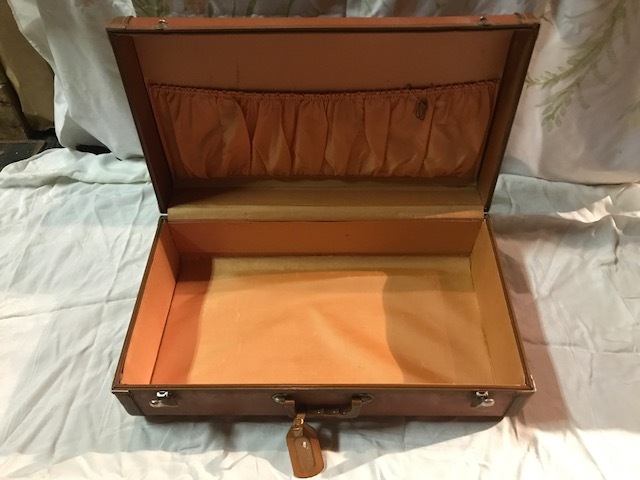 lot 6 image: Vintage 1950s Mid Century Samsonite Hardshell Brown Suitcase Luggage Trunk Style - Can Turn Into A Fun Table With Storage