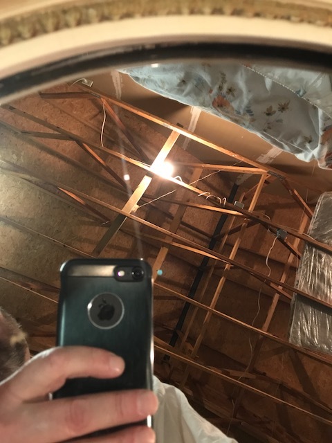 lot 44 image: Lovely Vintage French Provincial Shabby Chic Oval Carved Wood Mirror - Vintage Condition - See Pictures
