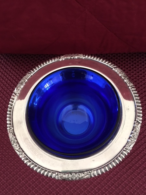 lot 13 image: Pretty Antique Silverplate Sheffield Reproduction Footed Bowl Cobalt Blue Glass Liner - Great Condition - Small dent to base in bottom.
