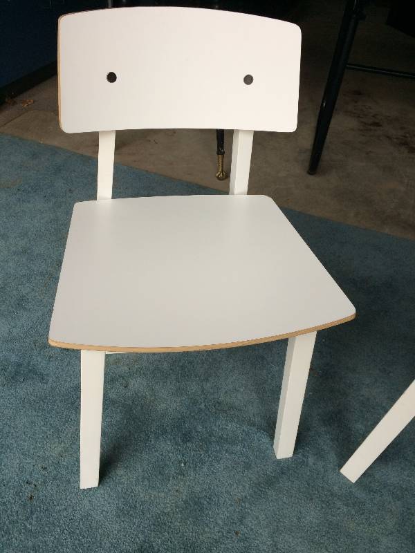 lot 49 image: Pair Ikea White Sigurd Chairs - Excellent Condition Retails New $130 Sold Out Everywhere