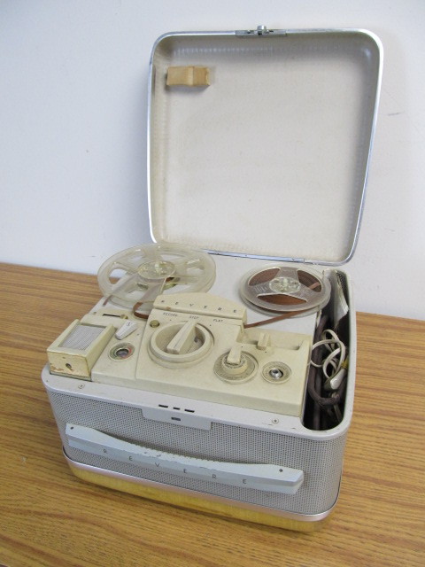 lot 80 image: Vintage Mid Century REVERE T-1100 Magnetic Tape Recorder