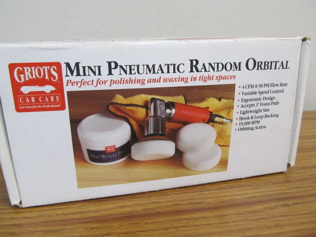 lot 99 image: BRAND NEW - Griots Mini Pneumatic Orbital Angle Sander
