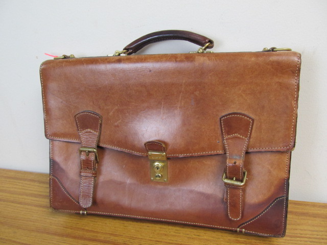 lot 104 image: Vintage Schlesinger Leather Breifcase
