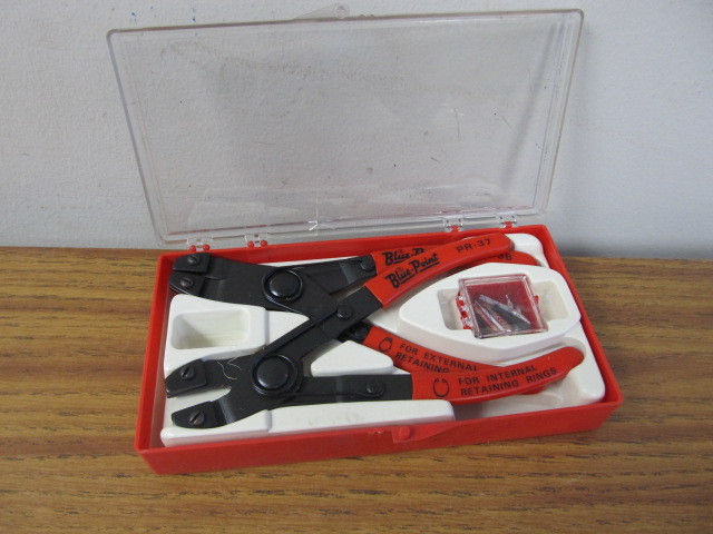 lot 15 image: UNUSED SNAP-ON Ring Plier Kit