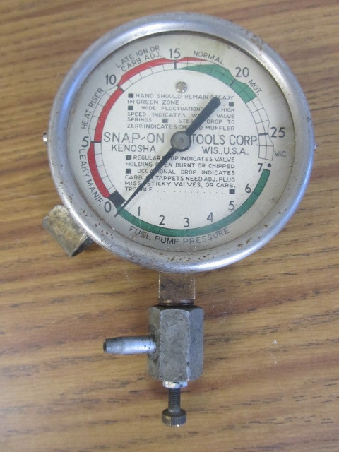 lot 27 image: Vintage SNAP-ON Fuel Pressure Gauge 