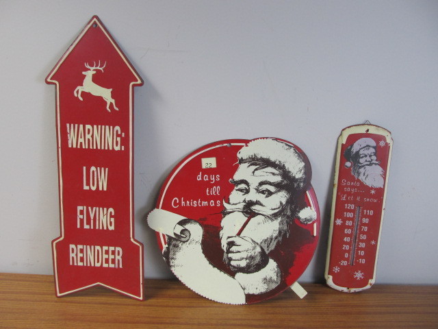 lot 30 image: 3 Metal Christmas Displays SignCalendarThermometer