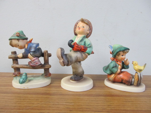 lot 33 image: Group of 3 Hummels