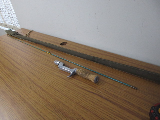 lot 59 image: Vintage Culver DUO-LOC Steel Fly Fishing Rod wCase