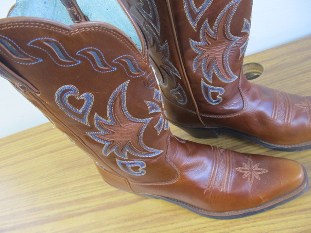 lot 236 image: Nice Leather ARIAT Ladies Cowboy Boots - Sz 7 12