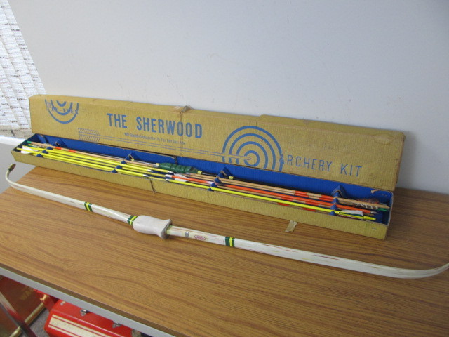 lot 65 image: Vintage PLY-FLEX Archery Bows wArrows