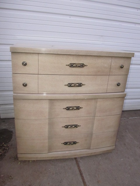 lot 70 image: Vintage Mid Century Dresser