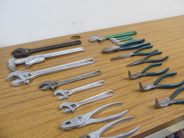 lot 126 image: NICE Group of DIAMOND Hand Tools