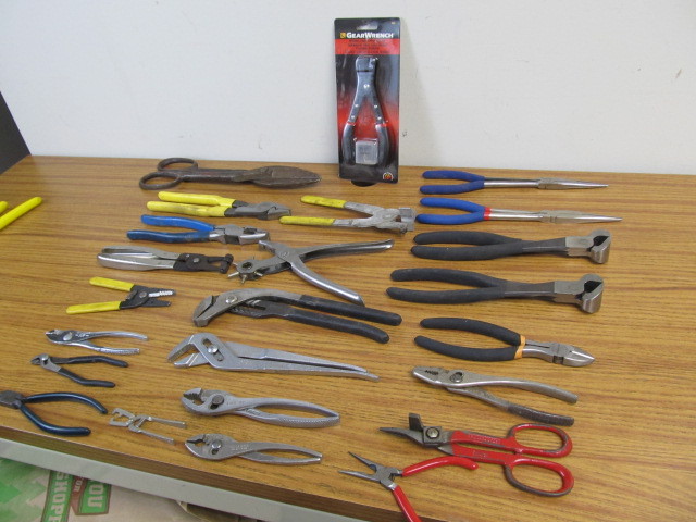 lot 130 image: Large Lot of Assorted Hand Tools