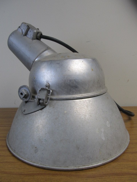 lot 131 image: LARGE Vintage Industrial GE Light