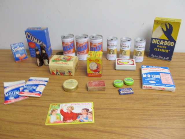 lot 136 image: Vintage Advertising Lot