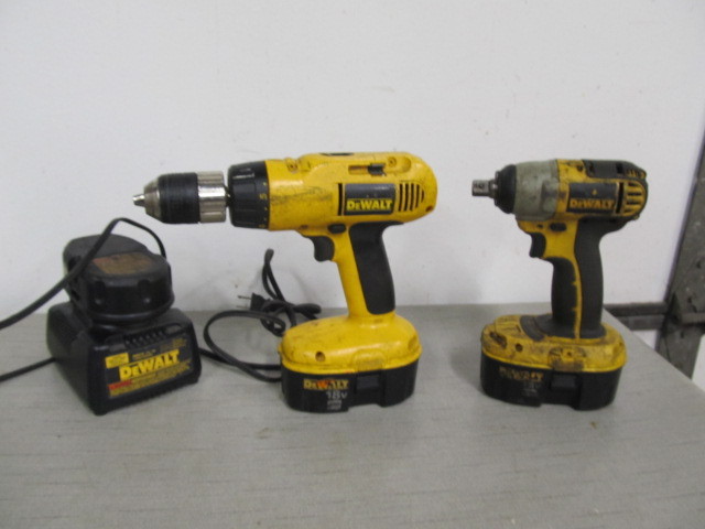 lot 142 image: WORKING Dewalt Power Drills wBatteries & Charger.