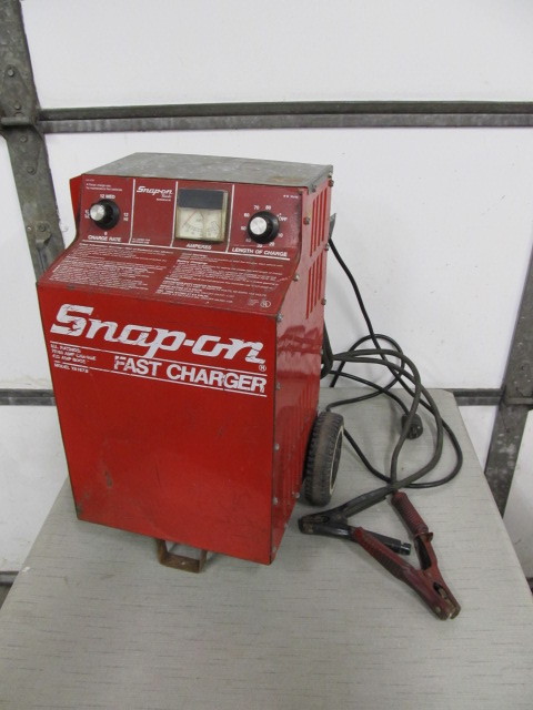 lot 146 image: Working SNAP-ON Fast Charger