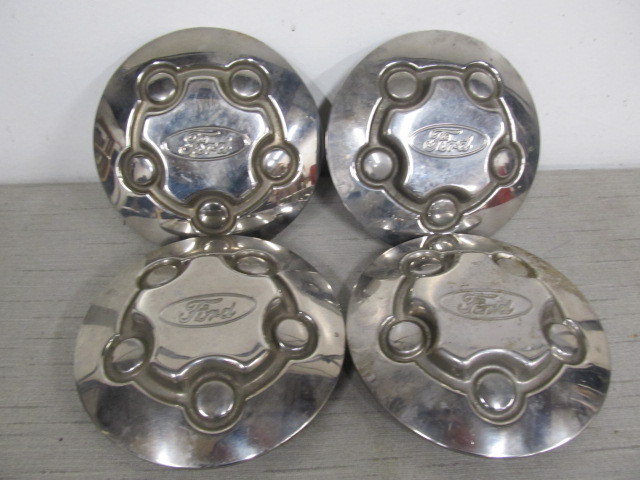 lot 167 image: Set of 4 FORD Hubcaps