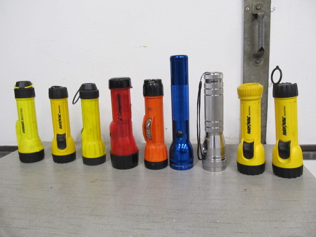 lot 178 image: Group of WORKING Flashlights