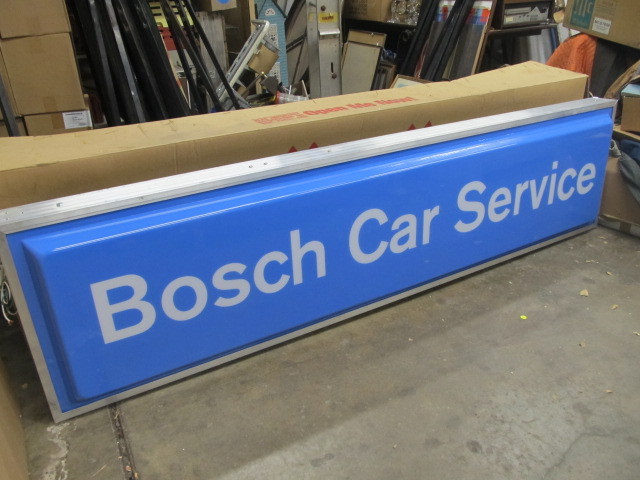lot 2 image: NEW IN BOX Large 8 BOSCH CAR SERVICE Lighted Sign