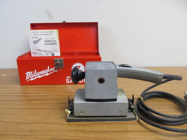 lot 183 image: Nice MILWAUKEE Heavy Duty Orbital Sander wCase