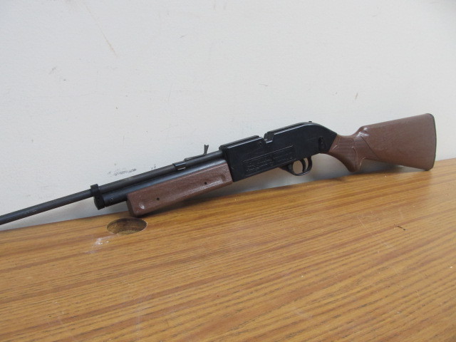 lot 186 image: Crosman PUMPMASTER 760 BB Gun