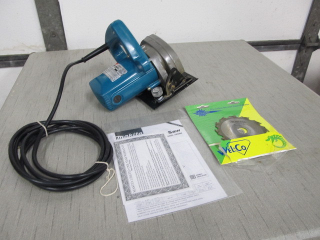 lot 206 image: LIKE NEW Makita Circular Saw