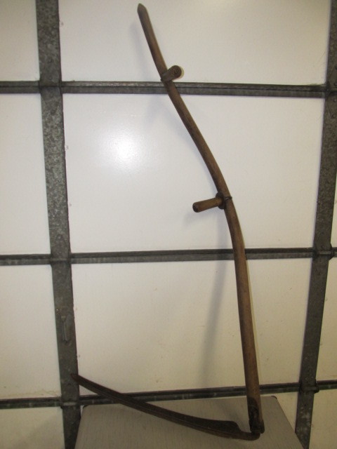 lot 212 image: Large Antique Farm Scythe