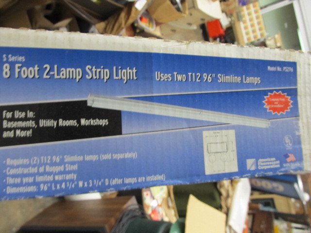 lot 223 image: NEW 8 Shoplight