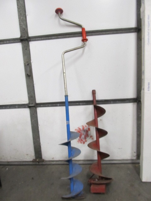 lot 225 image: Ice Auger wExtra Blade