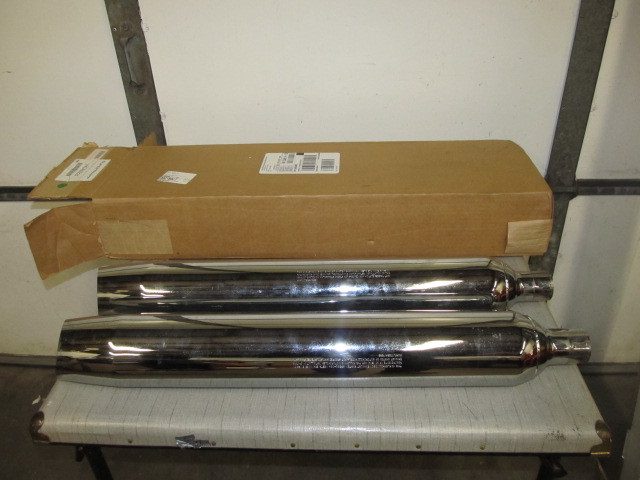lot 226 image: NICE Harley Davidson Exhaust Pipes