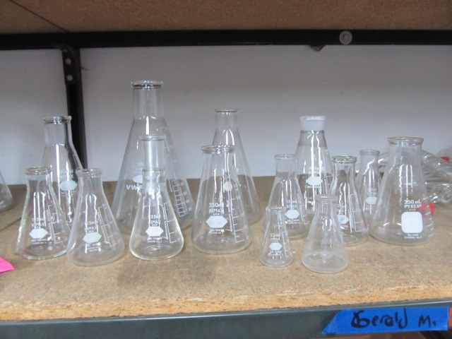 lot 230 image: Large Group of Assorted Lab Glass Erlenmeyer Flasks
