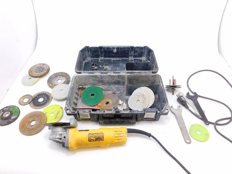 DeWalt Angle Grinder - Works