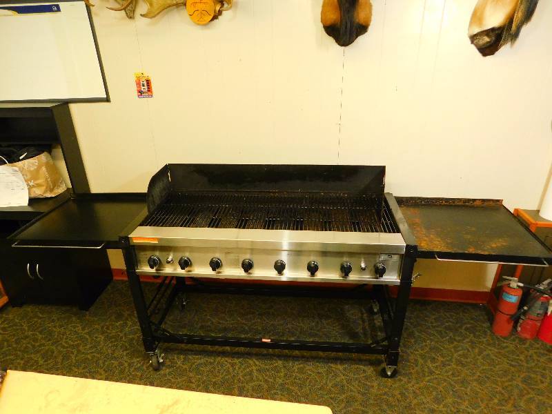 Portable and Collapsible 8-Burner Propane Grill