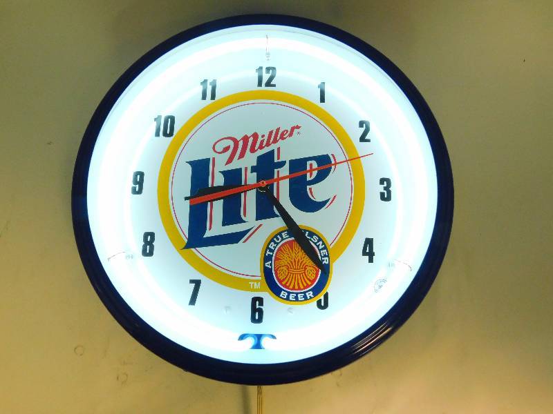 Light Up Neon Miller Lite Clock Super Fantastic Consignment Auction
