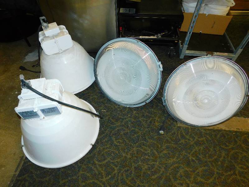 (4) 400 Watt Metal Halide 240V Lights and Fixtures
