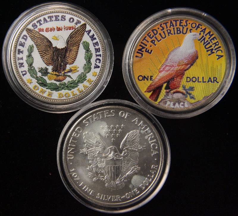 GROUP OF 3 COLORIZED SILVER DOLLARS 1921, 1922 & 2002 IN AIRTITES