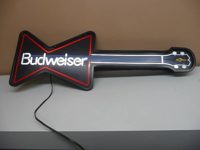 lot 3 image: 1989 VINTAGE BUDWEISER NEO NEON GUITAR LIGHT - VERY NICE CONDITION - SEE PICTURES