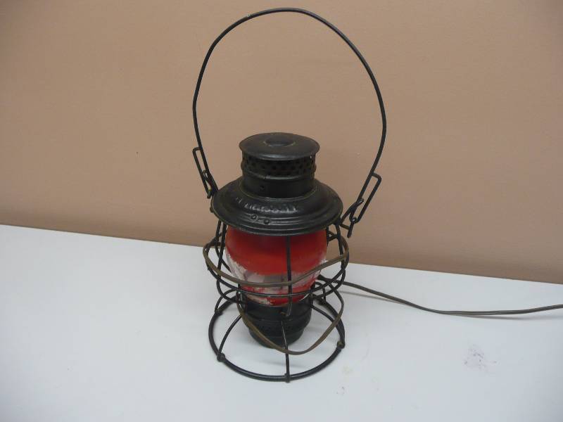 lot 19 image: ANTIQUE RAILROAD SIGNAL LANTERN - BURLINGTON ROUTE, THE ADAMS & WESTLAKE CO. ADLAKE RELIABLE - NEW YORK, CHICAGO,PHILLY  - VERY COOL SEE PICTURES
