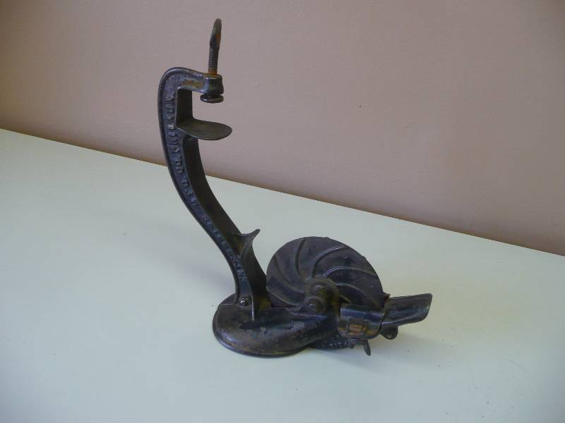lot 21 image: VINTAGE CHERRY STONER PITTER CAST IRON NO. 1, ENTERPRISE MFG CO PHILADA  - PATENT APRIL 24 1883 - SEE PICTURES