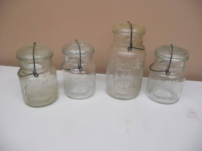 lot 41 image: 4 - Vintage BALL IDEAL FruitCanning Jar w Wire Bail - SEE PICTURES