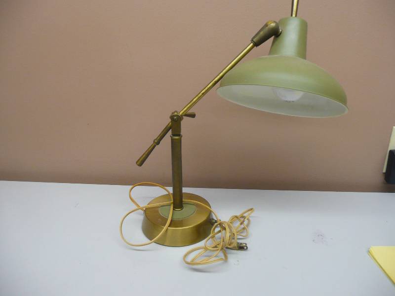lot 44 image: ANTIQUEVINTAGE 1950s ERA DESK LAMP - VERY COOL PIECE - SEE PICTURES