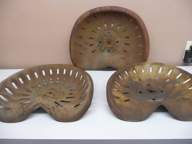 lot 46 image: 3 - ANTIQUEVINTAGE METAL TRACTOR SEATS - SEE PICTURES