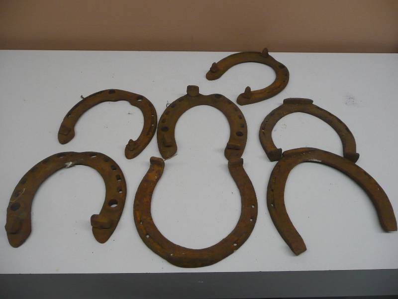lot 50 image: COLLECTION 7 ANTIQUE VINTAGE IRON HORSESHOE - ICE DIRT CLEAT - BARN FIND - SEE PICTURES
