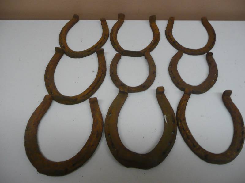 lot 51 image: COLLECTION 9 ANTIQUE VINTAGE IRON HORSESHOE - ICE DIRT CLEAT - BARN FIND - SEE PICTURES