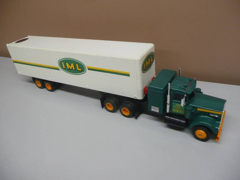 lot 65 image: VINTAGE - DAVIESS COUNTY BOURBON - 18 WHEELER IML - STILL IN BOX LIKE NEW - SEE PICTURES